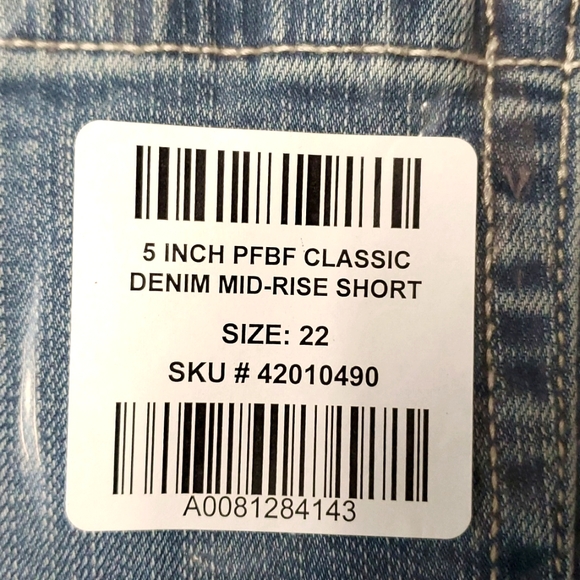 ❤️NWT VINTAGE TORRID SHORTS - 5" BOYFRIEND  STUDDED DENIM - MID RISE - PLUS SIZE - Picture 8 of 16